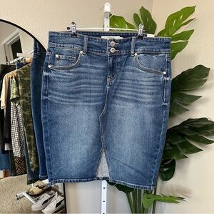🖤✨ TORRID Denim “First at Fit” Pencil Skirt | Medium Wash Stretch Sz 12